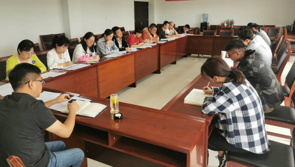 近日，隧道公司召開了以“夯實(shí)財(cái)務(wù)基礎(chǔ)，嚴(yán)守紀(jì)律關(guān)口”為主題的專題學(xué)習(xí)會(huì)，會(huì)議主要內(nèi)容是學(xué)習(xí)集團(tuán)公司印發(fā)的《安全生產(chǎn)費(fèi)用財(cái)務(wù)管理辦法》與《建造合同會(huì)計(jì)核算辦法（2020年修訂