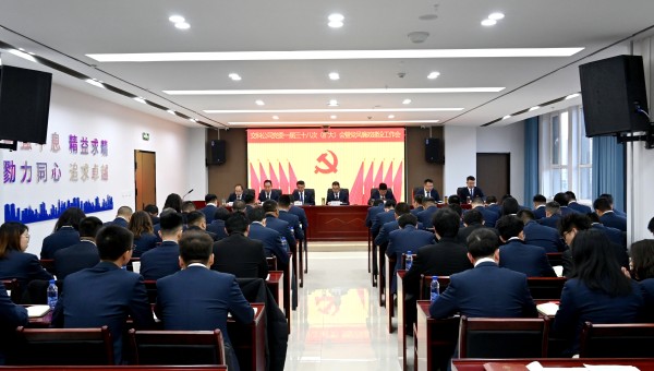 2月28日上午，交科公司黨委一屆三十八次（擴大）會暨黨風廉政建設工作會順利召開。會議傳達學習了習近平總書記重要文章《健全全面從嚴治黨體系》和甘肅建投黨委一屆五次全體(擴大)會議精神；審議通過了交科公司
